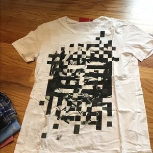 Brand new Hugo boss tee shirt slim fit small